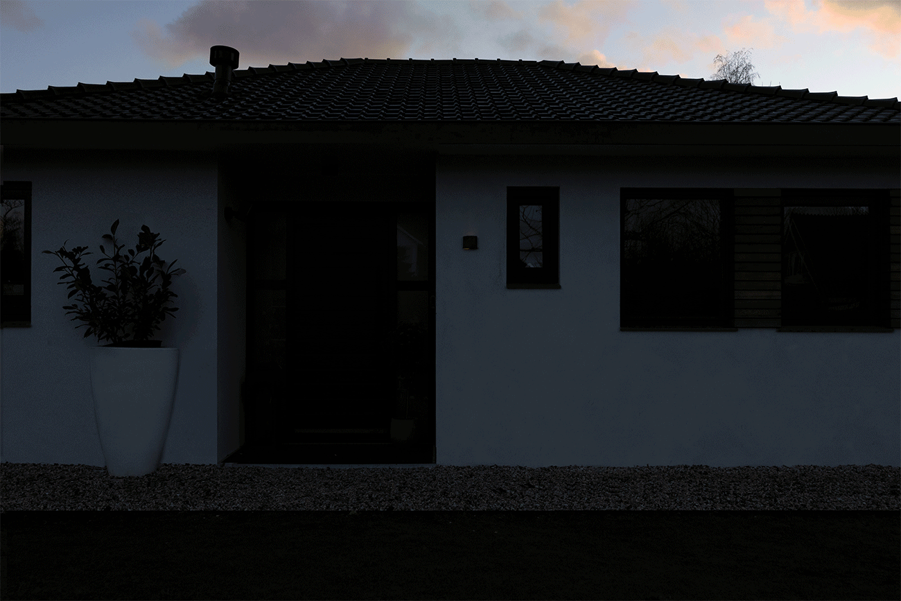 Eve Outdoor Cam (White Edition) - Secure floodlight camera